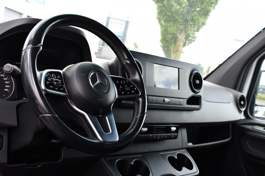 Mercedes-Benz Sprinter 319 V6 3.0 CDI L2H2 AMG Pakket! Camera, Cruise, Carplay, Automaat, LED, 190PK, Multimedia, Stoelverwarming, UNIEK!