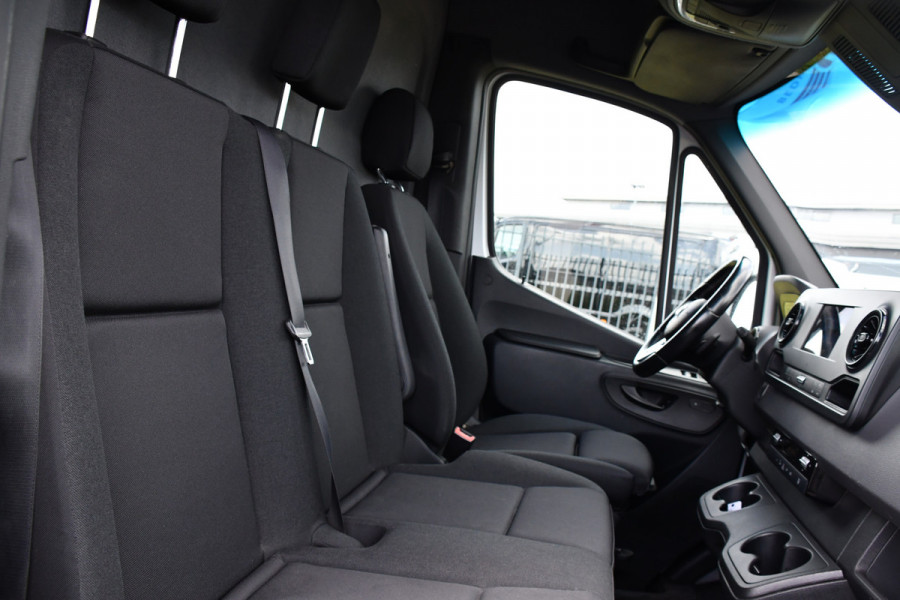 Mercedes-Benz Sprinter 319 V6 3.0 CDI L2H2 AMG Pakket! Camera, Cruise, Carplay, Automaat, LED, 190PK, Multimedia, Stoelverwarming, UNIEK!