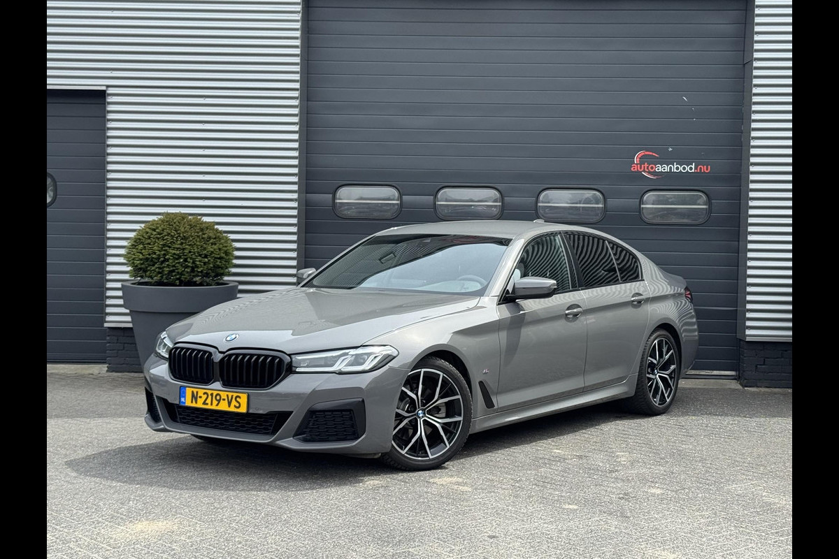 BMW 5 Serie 520i High Executive M pakket | Camera | 19 Inch Lichtmetalen Velgen | Navigatie | Stoelverwarming