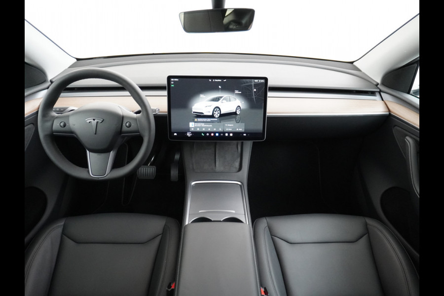Tesla Model Y RWD 58kWh Lmv 19" Warmtepomp LFP-Accu Autopilot FSD-Computer 3 Leder Panoramadak Elektr.Stuur+Stoel+Verwarmd Navi Ecc Premium Au Camera's Elektr.AchterKlep Parkeer Assistent 2xContactloos-laden Sentry-Mode PrivacyGlas Bluetooth Dodehoek detector Connected services AMD-Ryzen Processor 1.600kg trekvermogen Origineel Nederlandse Auto Fabrieksgarantie t/m 31-12-2026 Garantie op Accu en Motor tot 04-08-2031 max. 160.000km 1e particuliere eigenaar!