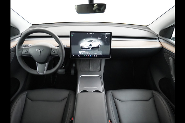 Tesla Model Y RWD 58kWh Lmv 19" Warmtepomp LFP-Accu Autopilot FSD-Computer 3 Leder Panoramadak Elektr.Stuur+Stoel+Verwarmd Navi Ecc Premium Au Camera's Elektr.AchterKlep Parkeer Assistent 2xContactloos-laden Sentry-Mode PrivacyGlas Bluetooth Dodehoek detector Connected services AMD-Ryzen Processor 1.600kg trekvermogen Origineel Nederlandse Auto Fabrieksgarantie t/m 31-12-2026 Garantie op Accu en Motor tot 04-08-2031 max. 160.000km 1e particuliere eigenaar!
