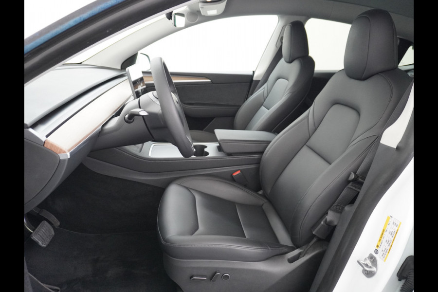 Tesla Model Y RWD 58kWh Lmv 19" Warmtepomp LFP-Accu Autopilot FSD-Computer 3 Leder Panoramadak Elektr.Stuur+Stoel+Verwarmd Navi Ecc Premium Au Camera's Elektr.AchterKlep Parkeer Assistent 2xContactloos-laden Sentry-Mode PrivacyGlas Bluetooth Dodehoek detector Connected services AMD-Ryzen Processor 1.600kg trekvermogen Origineel Nederlandse Auto Fabrieksgarantie t/m 31-12-2026 Garantie op Accu en Motor tot 04-08-2031 max. 160.000km 1e particuliere eigenaar!