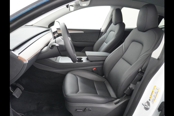 Tesla Model Y RWD 58kWh Lmv 19" Warmtepomp LFP-Accu Autopilot FSD-Computer 3 Leder Panoramadak Elektr.Stuur+Stoel+Verwarmd Navi Ecc Premium Au Camera's Elektr.AchterKlep Parkeer Assistent 2xContactloos-laden Sentry-Mode PrivacyGlas Bluetooth Dodehoek detector Connected services AMD-Ryzen Processor 1.600kg trekvermogen Origineel Nederlandse Auto Fabrieksgarantie t/m 31-12-2026 Garantie op Accu en Motor tot 04-08-2031 max. 160.000km 1e particuliere eigenaar!