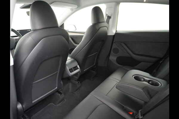 Tesla Model Y RWD 58kWh Lmv 19" Warmtepomp LFP-Accu Autopilot FSD-Computer 3 Leder Panoramadak Elektr.Stuur+Stoel+Verwarmd Navi Ecc Premium Au Camera's Elektr.AchterKlep Parkeer Assistent 2xContactloos-laden Sentry-Mode PrivacyGlas Bluetooth Dodehoek detector Connected services AMD-Ryzen Processor 1.600kg trekvermogen Origineel Nederlandse Auto Fabrieksgarantie t/m 31-12-2026 Garantie op Accu en Motor tot 04-08-2031 max. 160.000km 1e particuliere eigenaar!
