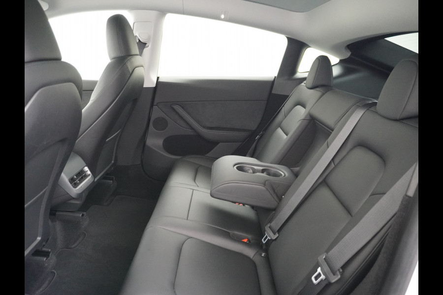Tesla Model Y RWD 58kWh Lmv 19" Warmtepomp LFP-Accu Autopilot FSD-Computer 3 Leder Panoramadak Elektr.Stuur+Stoel+Verwarmd Navi Ecc Premium Au Camera's Elektr.AchterKlep Parkeer Assistent 2xContactloos-laden Sentry-Mode PrivacyGlas Bluetooth Dodehoek detector Connected services AMD-Ryzen Processor 1.600kg trekvermogen Origineel Nederlandse Auto Fabrieksgarantie t/m 31-12-2026 Garantie op Accu en Motor tot 04-08-2031 max. 160.000km 1e particuliere eigenaar!