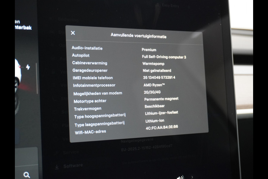 Tesla Model Y RWD 58kWh Lmv 19" Warmtepomp LFP-Accu Autopilot FSD-Computer 3 Leder Panoramadak Elektr.Stuur+Stoel+Verwarmd Navi Ecc Premium Au Camera's Elektr.AchterKlep Parkeer Assistent 2xContactloos-laden Sentry-Mode PrivacyGlas Bluetooth Dodehoek detector Connected services AMD-Ryzen Processor 1.600kg trekvermogen Origineel Nederlandse Auto Fabrieksgarantie t/m 31-12-2026 Garantie op Accu en Motor tot 04-08-2031 max. 160.000km 1e particuliere eigenaar!