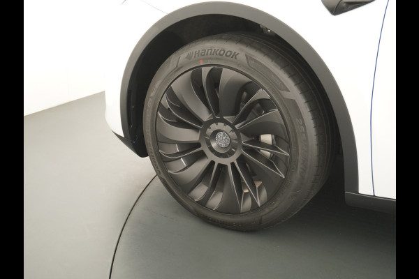 Tesla Model Y RWD 58kWh Lmv 19" Warmtepomp LFP-Accu Autopilot FSD-Computer 3 Leder Panoramadak Elektr.Stuur+Stoel+Verwarmd Navi Ecc Premium Au Camera's Elektr.AchterKlep Parkeer Assistent 2xContactloos-laden Sentry-Mode PrivacyGlas Bluetooth Dodehoek detector Connected services AMD-Ryzen Processor 1.600kg trekvermogen Origineel Nederlandse Auto Fabrieksgarantie t/m 31-12-2026 Garantie op Accu en Motor tot 04-08-2031 max. 160.000km 1e particuliere eigenaar!