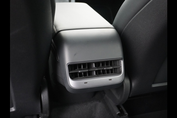 Tesla Model Y RWD 58kWh Lmv 19" Warmtepomp LFP-Accu Autopilot FSD-Computer 3 Leder Panoramadak Elektr.Stuur+Stoel+Verwarmd Navi Ecc Premium Au Camera's Elektr.AchterKlep Parkeer Assistent 2xContactloos-laden Sentry-Mode PrivacyGlas Bluetooth Dodehoek detector Connected services AMD-Ryzen Processor 1.600kg trekvermogen Origineel Nederlandse Auto Fabrieksgarantie t/m 31-12-2026 Garantie op Accu en Motor tot 04-08-2031 max. 160.000km 1e particuliere eigenaar!
