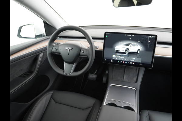 Tesla Model Y RWD 58kWh Lmv 19" Warmtepomp LFP-Accu Autopilot FSD-Computer 3 Leder Panoramadak Elektr.Stuur+Stoel+Verwarmd Navi Ecc Premium Au Camera's Elektr.AchterKlep Parkeer Assistent 2xContactloos-laden Sentry-Mode PrivacyGlas Bluetooth Dodehoek detector Connected services AMD-Ryzen Processor 1.600kg trekvermogen Origineel Nederlandse Auto Fabrieksgarantie t/m 31-12-2026 Garantie op Accu en Motor tot 04-08-2031 max. 160.000km 1e particuliere eigenaar!