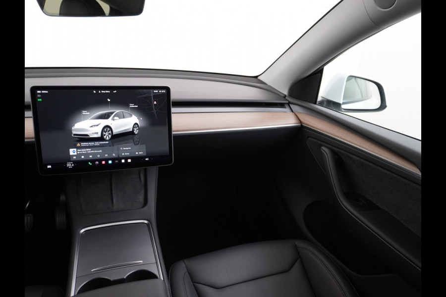 Tesla Model Y RWD 58kWh Lmv 19" Warmtepomp LFP-Accu Autopilot FSD-Computer 3 Leder Panoramadak Elektr.Stuur+Stoel+Verwarmd Navi Ecc Premium Au Camera's Elektr.AchterKlep Parkeer Assistent 2xContactloos-laden Sentry-Mode PrivacyGlas Bluetooth Dodehoek detector Connected services AMD-Ryzen Processor 1.600kg trekvermogen Origineel Nederlandse Auto Fabrieksgarantie t/m 31-12-2026 Garantie op Accu en Motor tot 04-08-2031 max. 160.000km 1e particuliere eigenaar!