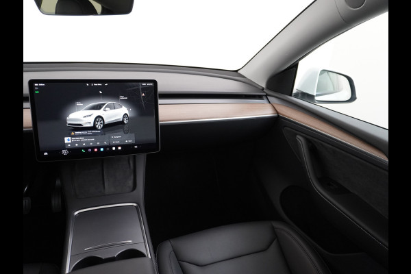Tesla Model Y RWD 58kWh Lmv 19" Warmtepomp LFP-Accu Autopilot FSD-Computer 3 Leder Panoramadak Elektr.Stuur+Stoel+Verwarmd Navi Ecc Premium Au Camera's Elektr.AchterKlep Parkeer Assistent 2xContactloos-laden Sentry-Mode PrivacyGlas Bluetooth Dodehoek detector Connected services AMD-Ryzen Processor 1.600kg trekvermogen Origineel Nederlandse Auto Fabrieksgarantie t/m 31-12-2026 Garantie op Accu en Motor tot 04-08-2031 max. 160.000km 1e particuliere eigenaar!