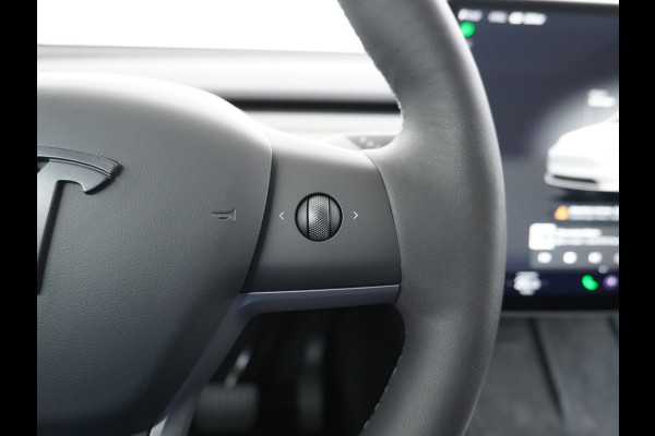 Tesla Model Y RWD 58kWh Lmv 19" Warmtepomp LFP-Accu Autopilot FSD-Computer 3 Leder Panoramadak Elektr.Stuur+Stoel+Verwarmd Navi Ecc Premium Au Camera's Elektr.AchterKlep Parkeer Assistent 2xContactloos-laden Sentry-Mode PrivacyGlas Bluetooth Dodehoek detector Connected services AMD-Ryzen Processor 1.600kg trekvermogen Origineel Nederlandse Auto Fabrieksgarantie t/m 31-12-2026 Garantie op Accu en Motor tot 04-08-2031 max. 160.000km 1e particuliere eigenaar!