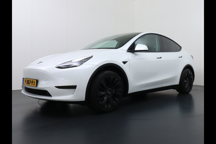 Tesla Model Y RWD 58kWh Lmv 19" Warmtepomp LFP-Accu Autopilot FSD-Computer 3 Leder Panoramadak Elektr.Stuur+Stoel+Verwarmd Navi Ecc Premium Au Camera's Elektr.AchterKlep Parkeer Assistent 2xContactloos-laden Sentry-Mode PrivacyGlas Bluetooth Dodehoek detector Connected services AMD-Ryzen Processor 1.600kg trekvermogen Origineel Nederlandse Auto Fabrieksgarantie t/m 31-12-2026 Garantie op Accu en Motor tot 04-08-2031 max. 160.000km 1e particuliere eigenaar!