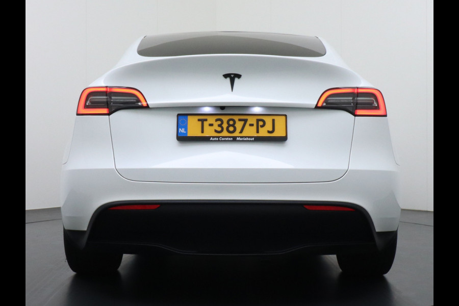 Tesla Model Y RWD 58kWh Lmv 19" Warmtepomp LFP-Accu Autopilot FSD-Computer 3 Leder Panoramadak Elektr.Stuur+Stoel+Verwarmd Navi Ecc Premium Au Camera's Elektr.AchterKlep Parkeer Assistent 2xContactloos-laden Sentry-Mode PrivacyGlas Bluetooth Dodehoek detector Connected services AMD-Ryzen Processor 1.600kg trekvermogen Origineel Nederlandse Auto Fabrieksgarantie t/m 31-12-2026 Garantie op Accu en Motor tot 04-08-2031 max. 160.000km 1e particuliere eigenaar!
