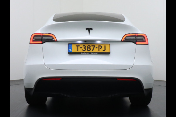 Tesla Model Y RWD 58kWh Lmv 19" Warmtepomp LFP-Accu Autopilot FSD-Computer 3 Leder Panoramadak Elektr.Stuur+Stoel+Verwarmd Navi Ecc Premium Au Camera's Elektr.AchterKlep Parkeer Assistent 2xContactloos-laden Sentry-Mode PrivacyGlas Bluetooth Dodehoek detector Connected services AMD-Ryzen Processor 1.600kg trekvermogen Origineel Nederlandse Auto Fabrieksgarantie t/m 31-12-2026 Garantie op Accu en Motor tot 04-08-2031 max. 160.000km 1e particuliere eigenaar!