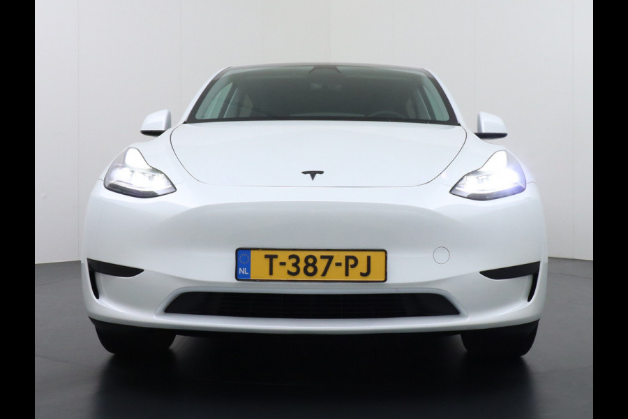 Tesla Model Y RWD 58kWh Lmv 19" Warmtepomp LFP-Accu Autopilot FSD-Computer 3 Leder Panoramadak Elektr.Stuur+Stoel+Verwarmd Navi Ecc Premium Au Camera's Elektr.AchterKlep Parkeer Assistent 2xContactloos-laden Sentry-Mode PrivacyGlas Bluetooth Dodehoek detector Connected services AMD-Ryzen Processor 1.600kg trekvermogen Origineel Nederlandse Auto Fabrieksgarantie t/m 31-12-2026 Garantie op Accu en Motor tot 04-08-2031 max. 160.000km 1e particuliere eigenaar!