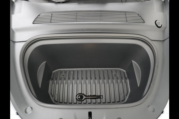 Tesla Model Y RWD 58kWh Lmv 19" Warmtepomp LFP-Accu Autopilot FSD-Computer 3 Leder Panoramadak Elektr.Stuur+Stoel+Verwarmd Navi Ecc Premium Au Camera's Elektr.AchterKlep Parkeer Assistent 2xContactloos-laden Sentry-Mode PrivacyGlas Bluetooth Dodehoek detector Connected services AMD-Ryzen Processor 1.600kg trekvermogen Origineel Nederlandse Auto Fabrieksgarantie t/m 31-12-2026 Garantie op Accu en Motor tot 04-08-2031 max. 160.000km 1e particuliere eigenaar!