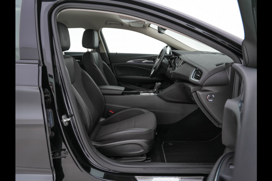 Opel Insignia Sports Tourer 1.5 Turbo Business Executive Aut. *NAVI-FULLMAP | LEATHER-FABRIC | KEYLESS | DAB+ | SPORT-SEATS  | ECC | PDC | CRUISE | TOWBAR | CARPLAY | 18''ALU*