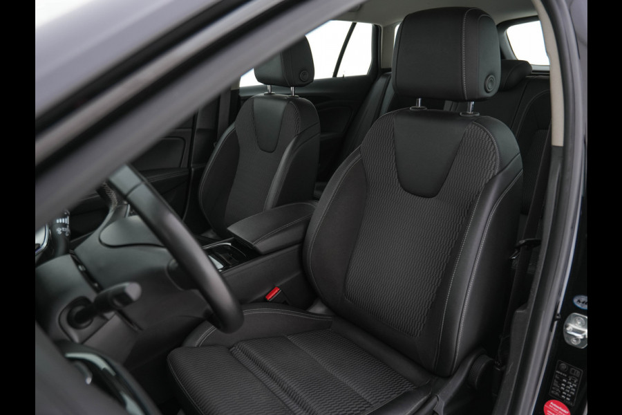 Opel Insignia Sports Tourer 1.5 Turbo Business Executive Aut. *NAVI-FULLMAP | LEATHER-FABRIC | KEYLESS | DAB+ | SPORT-SEATS  | ECC | PDC | CRUISE | TOWBAR | CARPLAY | 18''ALU*