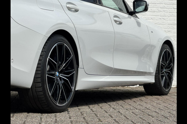 BMW 3 Serie Touring 320i High Exec. M-Sport individual Sfeer Leder Camera Pdc v+a Trekhaak Led