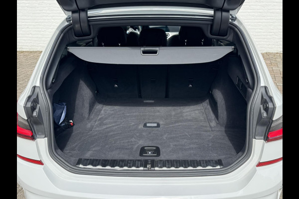 BMW 3 Serie Touring 320i High Exec. M-Sport individual Sfeer Leder Camera Pdc v+a Trekhaak Led
