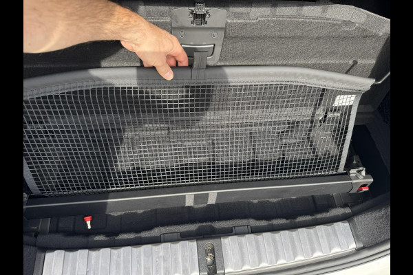 BMW 3 Serie Touring 320i High Exec. M-Sport individual Sfeer Leder Camera Pdc v+a Trekhaak Led