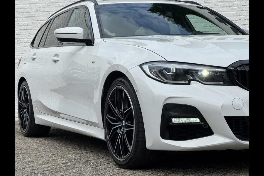 BMW 3 Serie Touring 320i High Exec. M-Sport individual Sfeer Leder Camera Pdc v+a Trekhaak Led