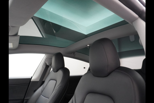 Tesla Model 3 RWD SR+ 60kWh 325PK FSD 2.5-Computer Priv.Glas Lmv 19" AutoPilot Leder PanoDak Adaptive-Cruise Lmv Camera's Elektr.-Stuur+Stoele Navi LED Comfortstoelen ACC DAB GSM-Sleutel+Voorverwarmen interieur via App One-Pedal-Drive Origineel Nederlandse auto tot 11kw laden thuis! Garantie Accu tot 30-09-2027 max 160.000km 1.584kg licht! (23 euro belasting p/m)