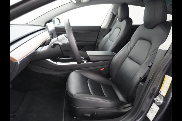 Tesla Model 3 RWD SR+ 60kWh 325PK FSD 2.5-Computer Priv.Glas Lmv 19" AutoPilot Leder PanoDak Adaptive-Cruise Lmv Camera's Elektr.-Stuur+Stoele Navi LED Comfortstoelen ACC DAB GSM-Sleutel+Voorverwarmen interieur via App One-Pedal-Drive Origineel Nederlandse auto tot 11kw laden thuis! Garantie Accu tot 30-09-2027 max 160.000km 1.584kg licht! (23 euro belasting p/m)