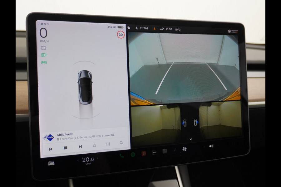 Tesla Model 3 RWD SR+ 60kWh 325PK FSD 2.5-Computer Priv.Glas Lmv 19" AutoPilot Leder PanoDak Adaptive-Cruise Lmv Camera's Elektr.-Stuur+Stoele Navi LED Comfortstoelen ACC DAB GSM-Sleutel+Voorverwarmen interieur via App One-Pedal-Drive Origineel Nederlandse auto tot 11kw laden thuis! Garantie Accu tot 30-09-2027 max 160.000km 1.584kg licht! (23 euro belasting p/m)