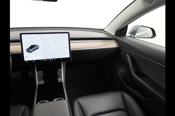 Tesla Model 3 RWD SR+ 60kWh 325PK FSD 2.5-Computer Priv.Glas Lmv 19" AutoPilot Leder PanoDak Adaptive-Cruise Lmv Camera's Elektr.-Stuur+Stoele Navi LED Comfortstoelen ACC DAB GSM-Sleutel+Voorverwarmen interieur via App One-Pedal-Drive Origineel Nederlandse auto tot 11kw laden thuis! Garantie Accu tot 30-09-2027 max 160.000km 1.584kg licht! (23 euro belasting p/m)