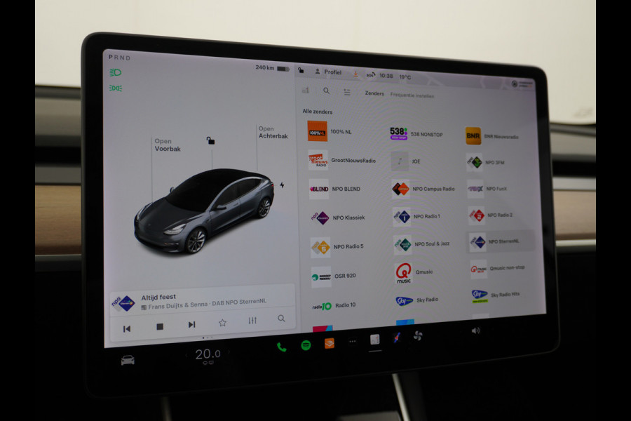 Tesla Model 3 RWD SR+ 60kWh 325PK FSD 2.5-Computer Priv.Glas Lmv 19" AutoPilot Leder PanoDak Adaptive-Cruise Lmv Camera's Elektr.-Stuur+Stoele Navi LED Comfortstoelen ACC DAB GSM-Sleutel+Voorverwarmen interieur via App One-Pedal-Drive Origineel Nederlandse auto tot 11kw laden thuis! Garantie Accu tot 30-09-2027 max 160.000km 1.584kg licht! (23 euro belasting p/m)