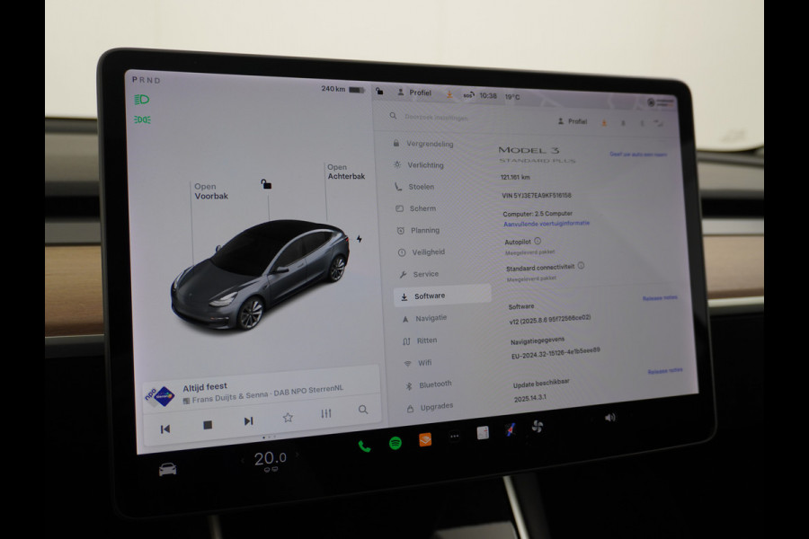 Tesla Model 3 RWD SR+ 60kWh 325PK FSD 2.5-Computer Priv.Glas Lmv 19" AutoPilot Leder PanoDak Adaptive-Cruise Lmv Camera's Elektr.-Stuur+Stoele Navi LED Comfortstoelen ACC DAB GSM-Sleutel+Voorverwarmen interieur via App One-Pedal-Drive Origineel Nederlandse auto tot 11kw laden thuis! Garantie Accu tot 30-09-2027 max 160.000km 1.584kg licht! (23 euro belasting p/m)