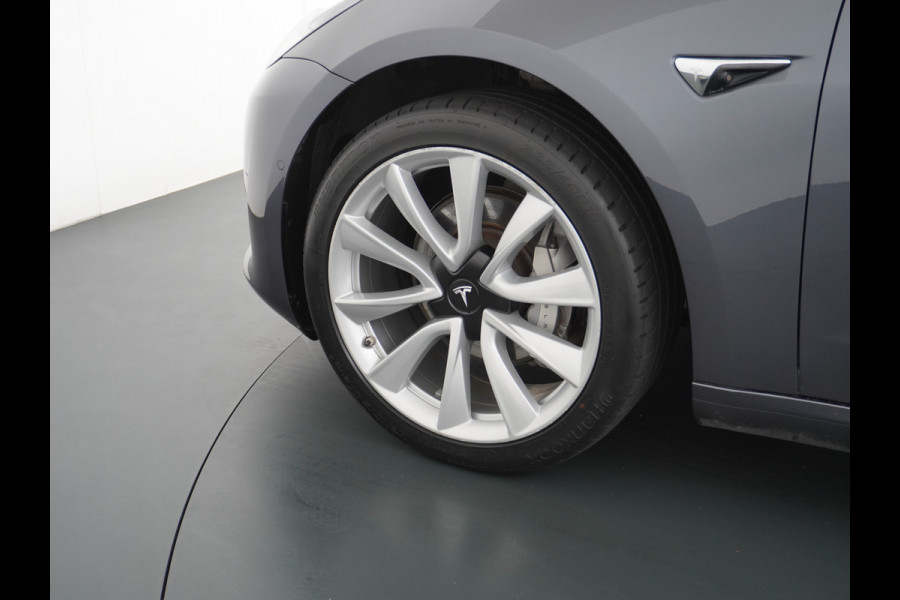 Tesla Model 3 RWD SR+ 60kWh 325PK FSD 2.5-Computer Priv.Glas Lmv 19" AutoPilot Leder PanoDak Adaptive-Cruise Lmv Camera's Elektr.-Stuur+Stoele Navi LED Comfortstoelen ACC DAB GSM-Sleutel+Voorverwarmen interieur via App One-Pedal-Drive Origineel Nederlandse auto tot 11kw laden thuis! Garantie Accu tot 30-09-2027 max 160.000km 1.584kg licht! (23 euro belasting p/m)