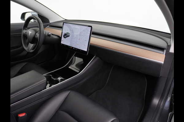 Tesla Model 3 RWD SR+ 60kWh 325PK FSD 2.5-Computer Priv.Glas Lmv 19" AutoPilot Leder PanoDak Adaptive-Cruise Lmv Camera's Elektr.-Stuur+Stoele Navi LED Comfortstoelen ACC DAB GSM-Sleutel+Voorverwarmen interieur via App One-Pedal-Drive Origineel Nederlandse auto tot 11kw laden thuis! Garantie Accu tot 30-09-2027 max 160.000km 1.584kg licht! (23 euro belasting p/m)