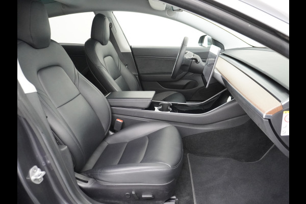 Tesla Model 3 RWD SR+ 60kWh 325PK FSD 2.5-Computer Priv.Glas Lmv 19" AutoPilot Leder PanoDak Adaptive-Cruise Lmv Camera's Elektr.-Stuur+Stoele Navi LED Comfortstoelen ACC DAB GSM-Sleutel+Voorverwarmen interieur via App One-Pedal-Drive Origineel Nederlandse auto tot 11kw laden thuis! Garantie Accu tot 30-09-2027 max 160.000km 1.584kg licht! (23 euro belasting p/m)