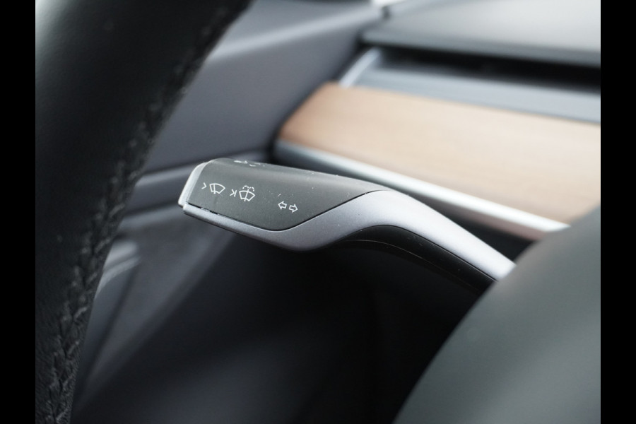 Tesla Model 3 RWD SR+ 60kWh 325PK FSD 2.5-Computer Priv.Glas Lmv 19" AutoPilot Leder PanoDak Adaptive-Cruise Lmv Camera's Elektr.-Stuur+Stoele Navi LED Comfortstoelen ACC DAB GSM-Sleutel+Voorverwarmen interieur via App One-Pedal-Drive Origineel Nederlandse auto tot 11kw laden thuis! Garantie Accu tot 30-09-2027 max 160.000km 1.584kg licht! (23 euro belasting p/m)