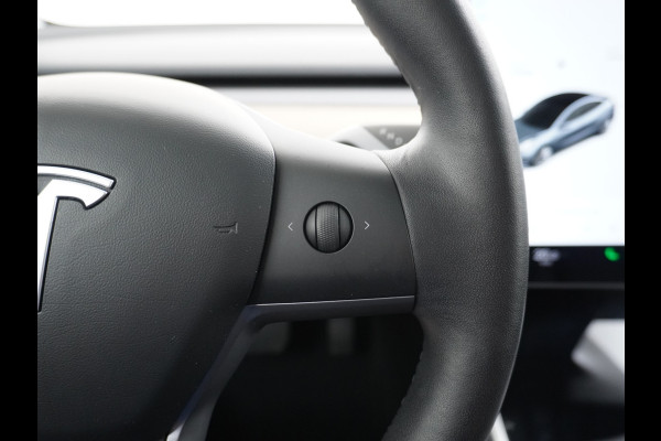 Tesla Model 3 RWD SR+ 60kWh 325PK FSD 2.5-Computer Priv.Glas Lmv 19" AutoPilot Leder PanoDak Adaptive-Cruise Lmv Camera's Elektr.-Stuur+Stoele Navi LED Comfortstoelen ACC DAB GSM-Sleutel+Voorverwarmen interieur via App One-Pedal-Drive Origineel Nederlandse auto tot 11kw laden thuis! Garantie Accu tot 30-09-2027 max 160.000km 1.584kg licht! (23 euro belasting p/m)