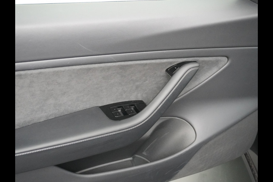 Tesla Model 3 RWD SR+ 60kWh 325PK FSD 2.5-Computer Priv.Glas Lmv 19" AutoPilot Leder PanoDak Adaptive-Cruise Lmv Camera's Elektr.-Stuur+Stoele Navi LED Comfortstoelen ACC DAB GSM-Sleutel+Voorverwarmen interieur via App One-Pedal-Drive Origineel Nederlandse auto tot 11kw laden thuis! Garantie Accu tot 30-09-2027 max 160.000km 1.584kg licht! (23 euro belasting p/m)