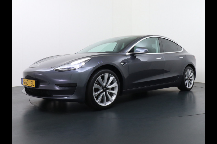 Tesla Model 3 RWD SR+ 60kWh 325PK FSD 2.5-Computer Priv.Glas Lmv 19" AutoPilot Leder PanoDak Adaptive-Cruise Lmv Camera's Elektr.-Stuur+Stoele Navi LED Comfortstoelen ACC DAB GSM-Sleutel+Voorverwarmen interieur via App One-Pedal-Drive Origineel Nederlandse auto tot 11kw laden thuis! Garantie Accu tot 30-09-2027 max 160.000km 1.584kg licht! (23 euro belasting p/m)