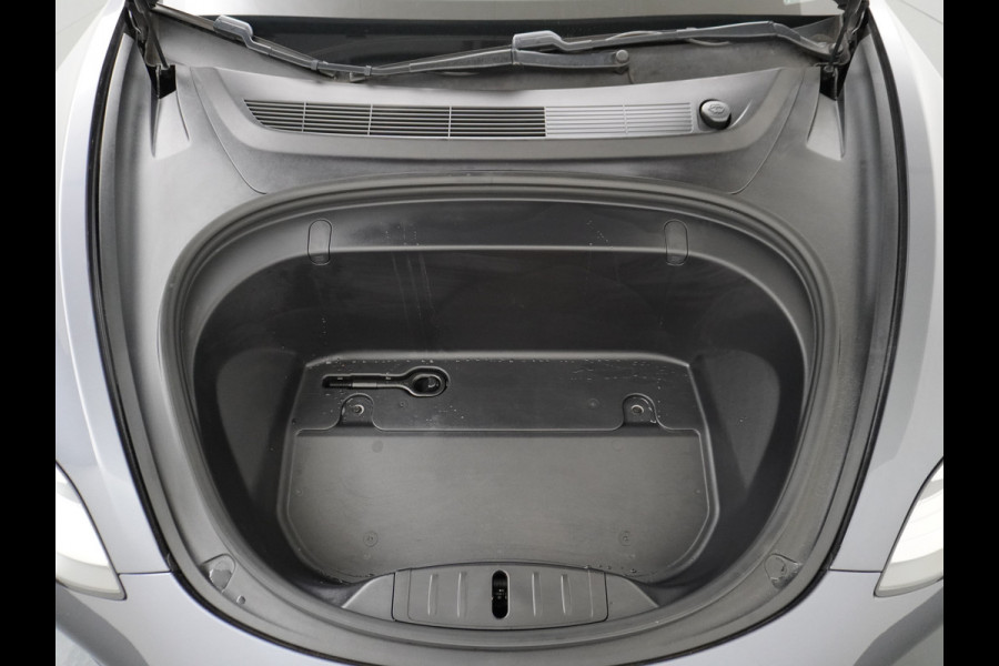 Tesla Model 3 RWD SR+ 60kWh 325PK FSD 2.5-Computer Priv.Glas Lmv 19" AutoPilot Leder PanoDak Adaptive-Cruise Lmv Camera's Elektr.-Stuur+Stoele Navi LED Comfortstoelen ACC DAB GSM-Sleutel+Voorverwarmen interieur via App One-Pedal-Drive Origineel Nederlandse auto tot 11kw laden thuis! Garantie Accu tot 30-09-2027 max 160.000km 1.584kg licht! (23 euro belasting p/m)