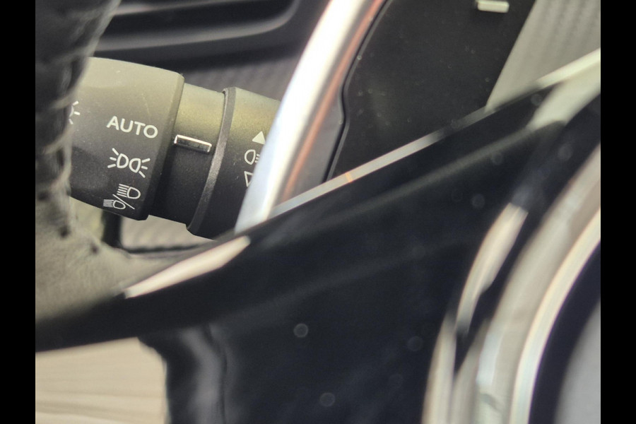 Peugeot 2008 1.2 PureTech 130 Allure Automaat | Navigatie | 360° Camera | Keyless Entry | Apple Carplay/Android Auto (Draadloos) |