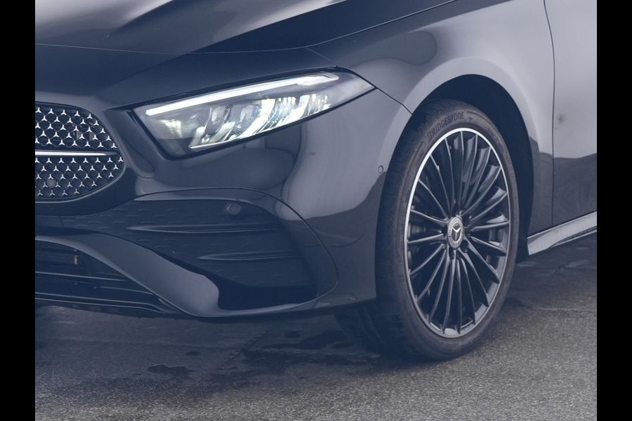 Mercedes-Benz A-Klasse 250 e AMG Face Lift Plug-In Hybride | AMG Line Advanced Plus | Night Pakket | Trekhaak Sfeerverlichting | Stuur en Stoelverwarming | Inclusief 24 maanden MB Certified garantie voor Europa.