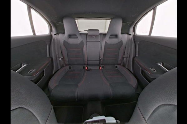 Mercedes-Benz A-Klasse 250 e AMG Face Lift Plug-In Hybride | AMG Line Advanced Plus | Night Pakket | Trekhaak Sfeerverlichting | Stuur en Stoelverwarming | Inclusief 24 maanden MB Certified garantie voor Europa.