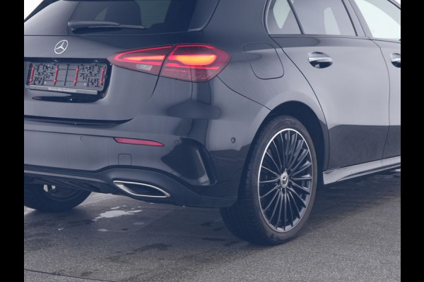 Mercedes-Benz A-Klasse 250 e AMG Face Lift Plug-In Hybride | AMG Line Advanced Plus | Night Pakket | Trekhaak Sfeerverlichting | Stuur en Stoelverwarming | Inclusief 24 maanden MB Certified garantie voor Europa.