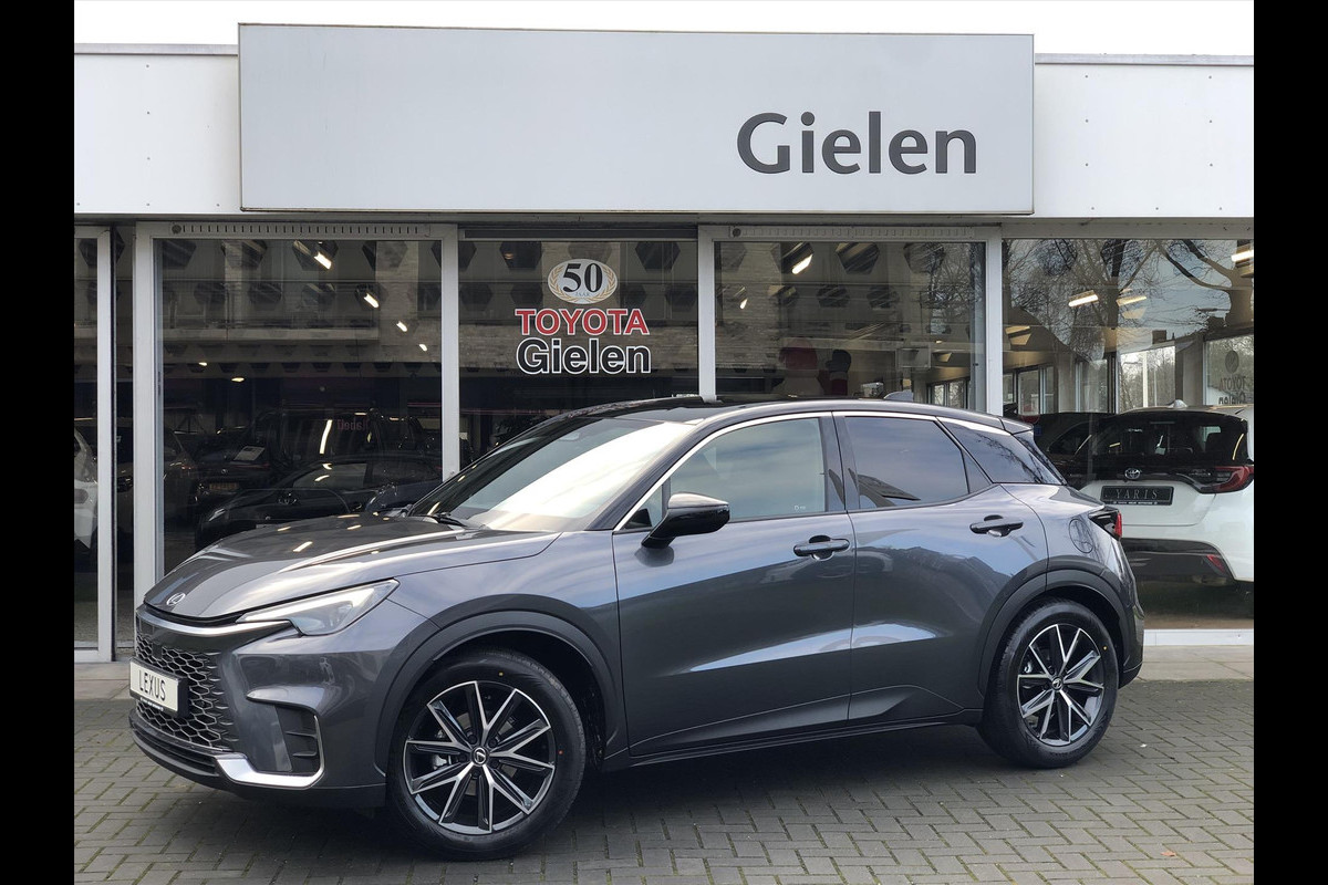 Lexus LBX 1.5 Hybrid Emotion Bi Tone | Leer, Stoel + Stuurverwarming, Parkeersensoren, Dodehoekherkenning Lexus LBX 1.5 Hybrid Emotion Bi Tone | Leer, Stoel + Stuurverwarming, Parkeersensoren, Dodehoekherkenning