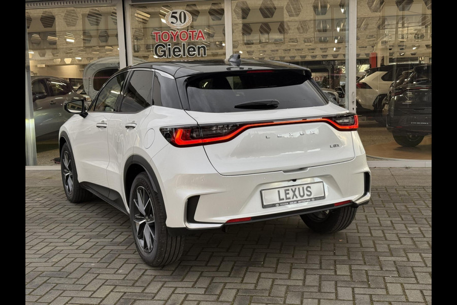 Lexus LBX 1.5 Hybrid Emotion Bi Tone | Tech pack, Leer, Stoel + Stuurverwarming, Parkeersensoren, Dodehoekherkenning, Elektrische achterkl