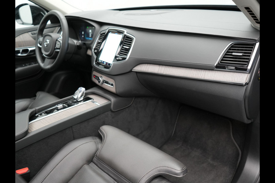Volvo XC90 T8 Recharge AWD Plus Dark 456pk Plug In Hybrid Long Range PHEV | Panodak | Adaptive Cruise | Luxe Lederen Sportstoelen Memory & Ventilatie | 360 Camera | Harman Kardon | Google Maps | Keyless |