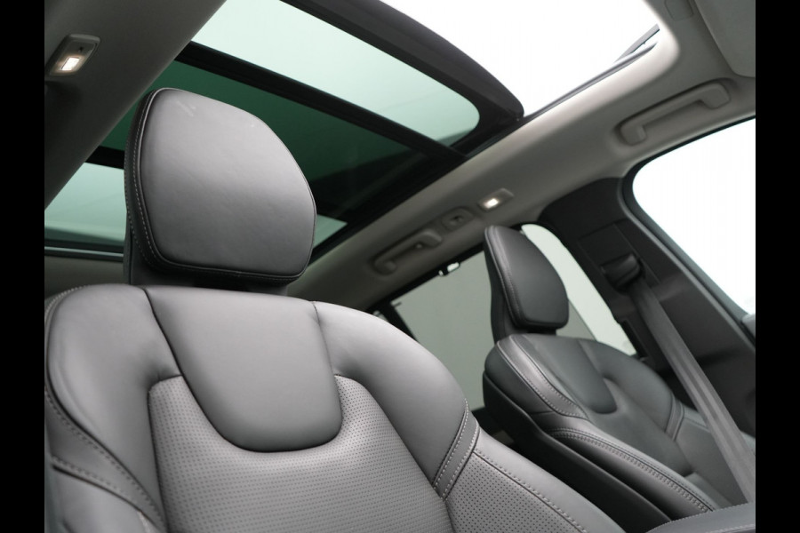 Volvo XC90 T8 Recharge AWD Plus Dark 456pk Plug In Hybrid Long Range PHEV | Panodak | Adaptive Cruise | Luxe Lederen Sportstoelen Memory & Ventilatie | 360 Camera | Harman Kardon | Google Maps | Keyless |