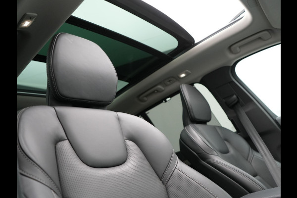 Volvo XC90 T8 Recharge AWD Plus Dark 456pk Plug In Hybrid Long Range PHEV | Panodak | Adaptive Cruise | Luxe Lederen Sportstoelen Memory & Ventilatie | 360 Camera | Harman Kardon | Google Maps | Keyless |